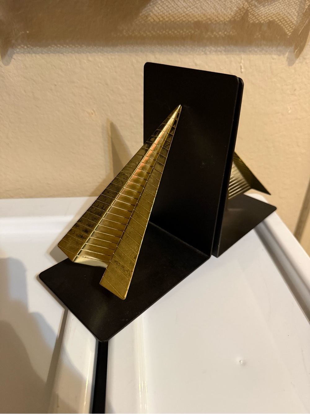 Modern Black & Gold Paper airplane Bookends